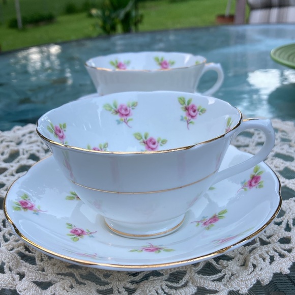 Collingwoods Bone China Set of 2 Teacups and Saucers Pink Roses Gold Detailing - Picture 9 of 13